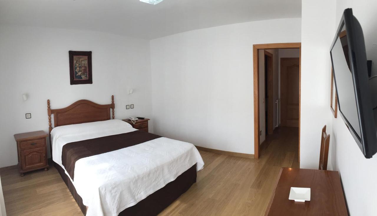פאנס Hotel Trespalacios מראה חיצוני תמונה