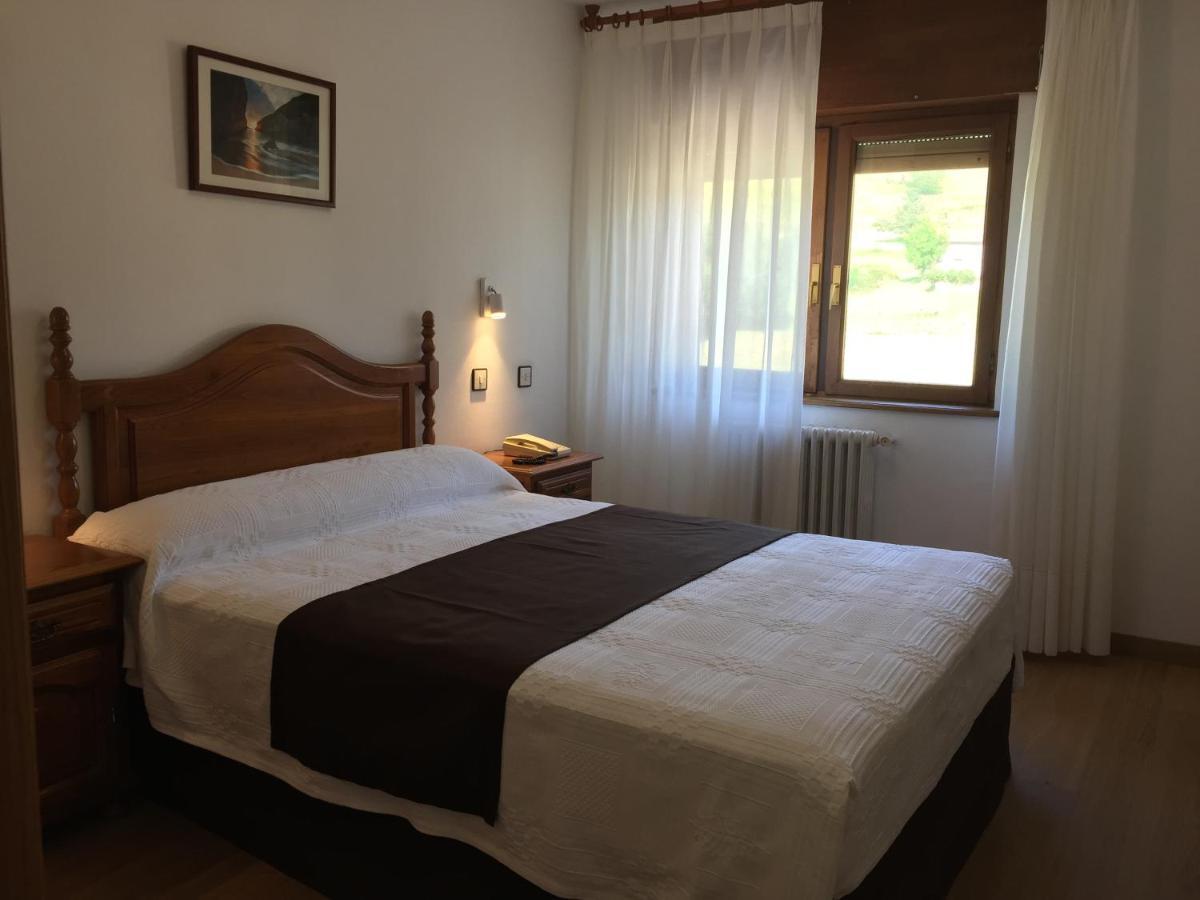 פאנס Hotel Trespalacios מראה חיצוני תמונה