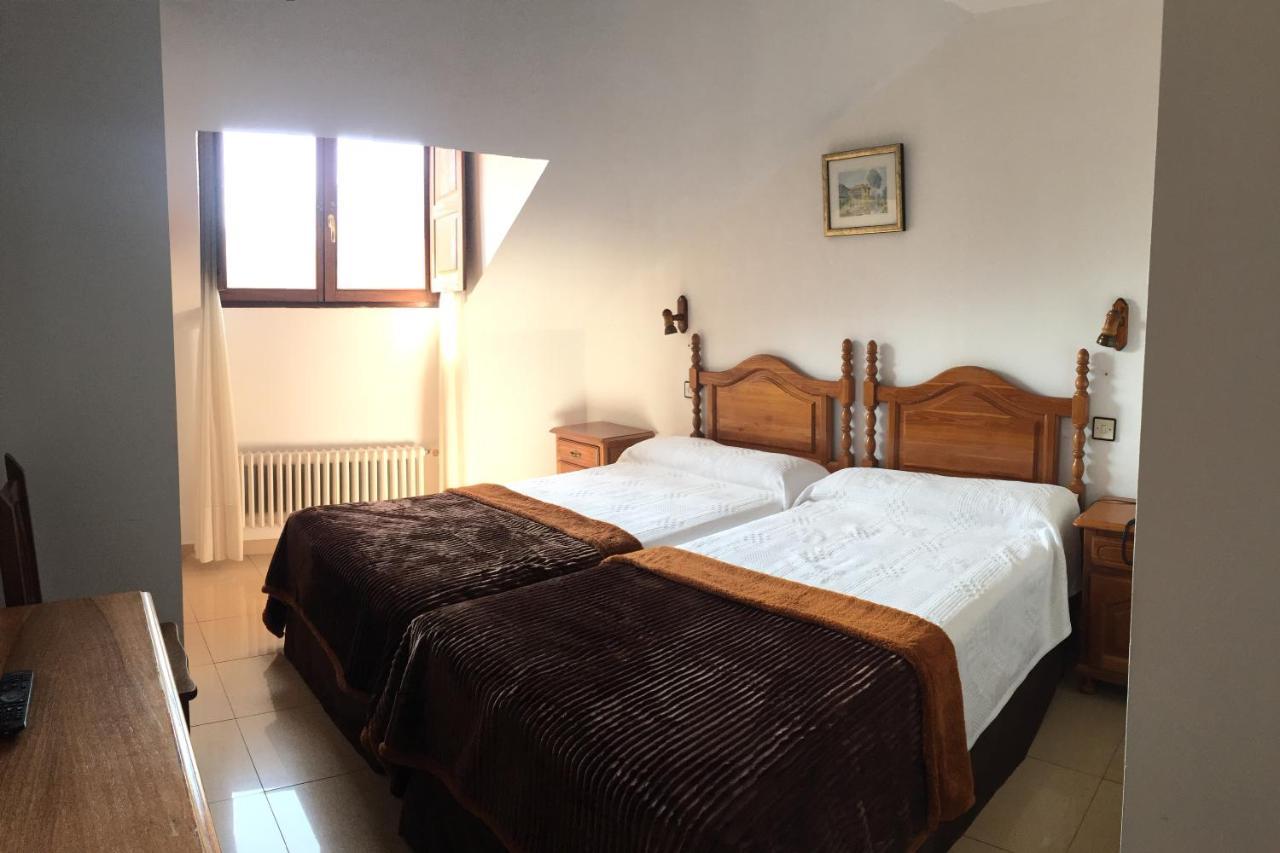 פאנס Hotel Trespalacios מראה חיצוני תמונה